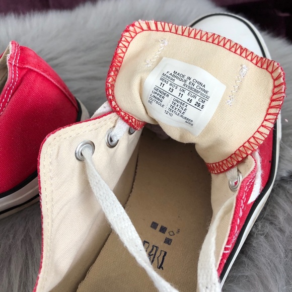 ❌SOLD❌Converse low top classic red sneakers - Picture 8 of 8